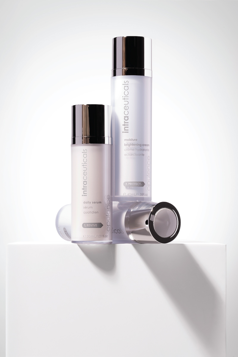 Hydrates and delivers potent anti-ageing ingredients 