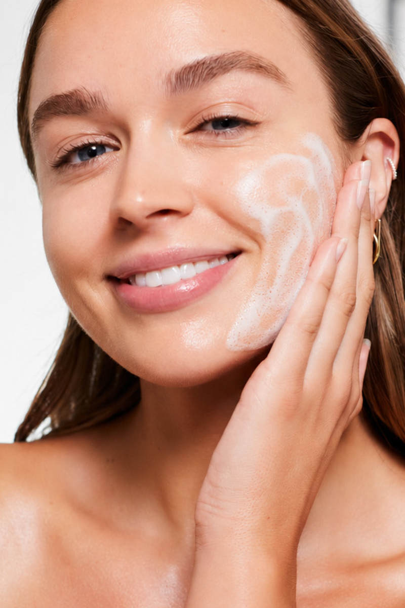 Use alone as a daily cleanser or apply before Intraceuticals Hyaluronic Layering System.
