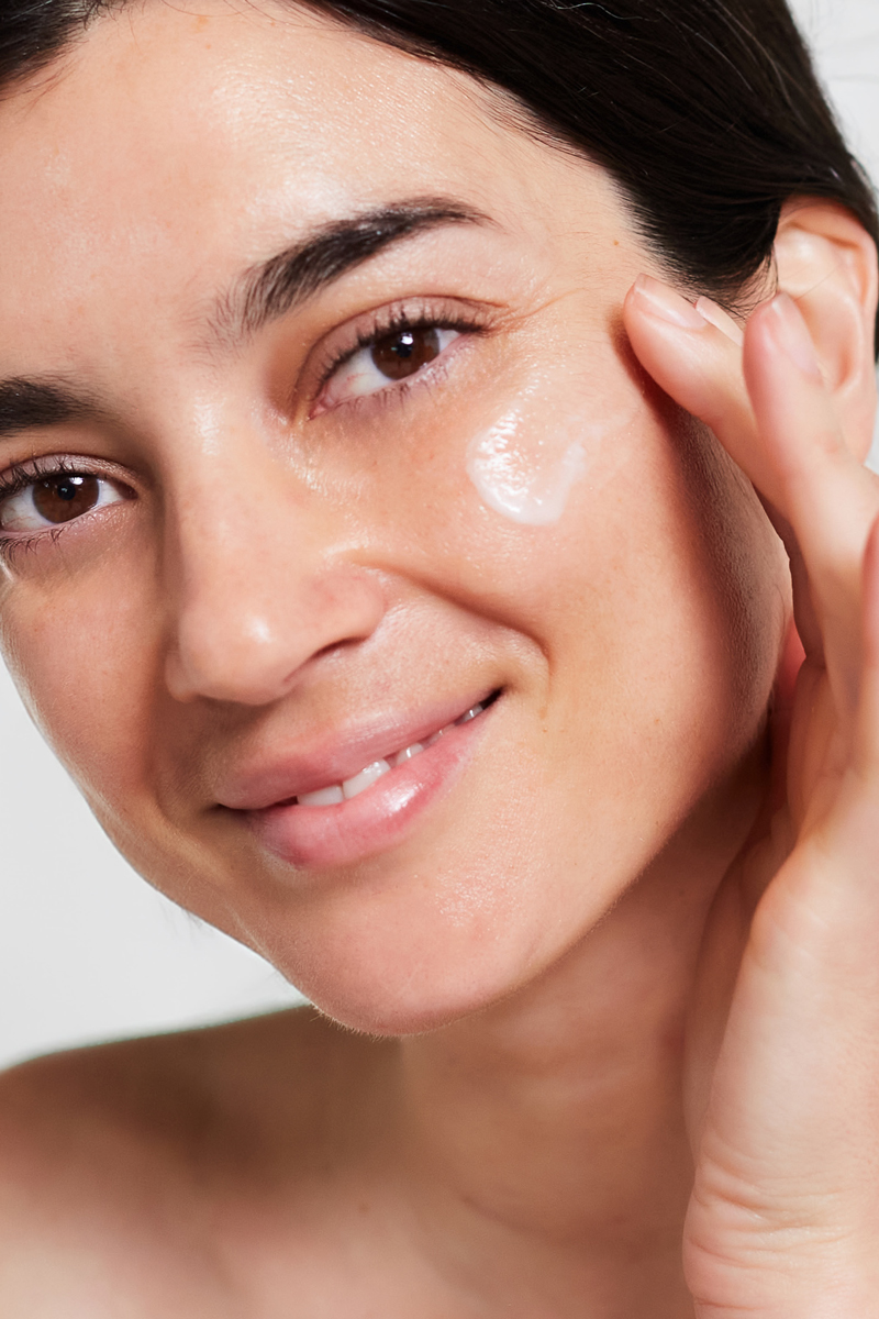 Delivers lightweight, intensive hydration 