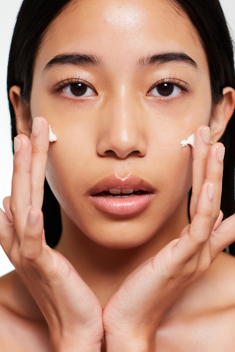 Use alone as a daily moisturiser or apply as Step 3 in the Intraceuticals Hyaluronic Layering System.